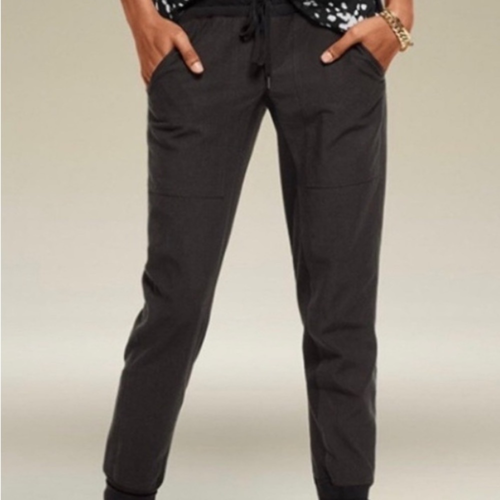 NWT CAbi #3570 Women's Marathon Jogger  Black Pants Small
